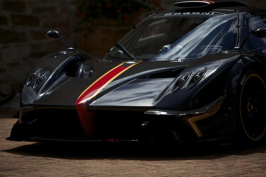 Детали экстерьера Pagani Zonda Revolucion 2013 года  (фото 15 из 28)